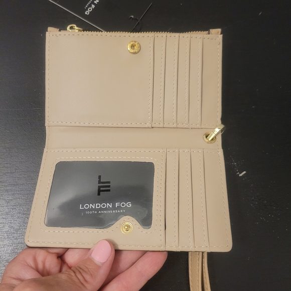 London Fog NWT Perth Bifold Wristlet - Picture 2 of 4